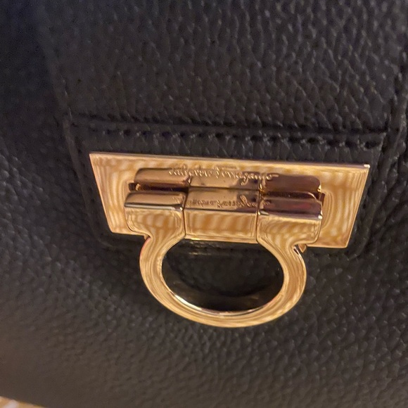 Salvatore Ferragamo leather handbag - Picture 3 of 12